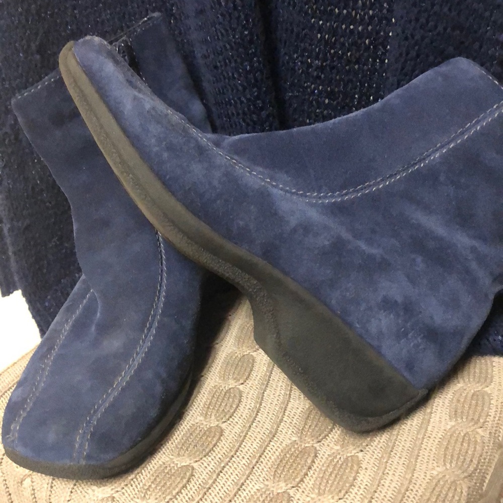6 Clarks Blue Suede Upper Ankle Boots